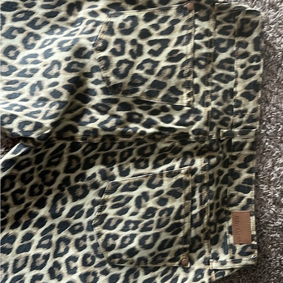 New! Judy Blue women’s black & tan leopard jeans size 9 - Picture 2 of 4